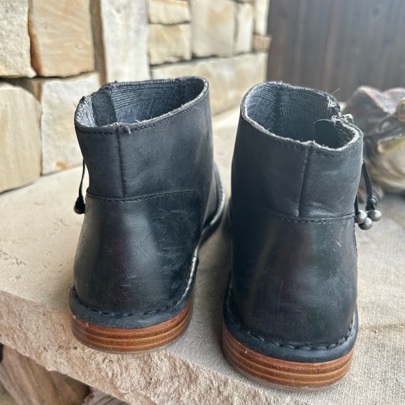 Olukai KAONA II black matte leather bootie’s w/ side zip Sz-7.5.  F - Picture 6 of 13